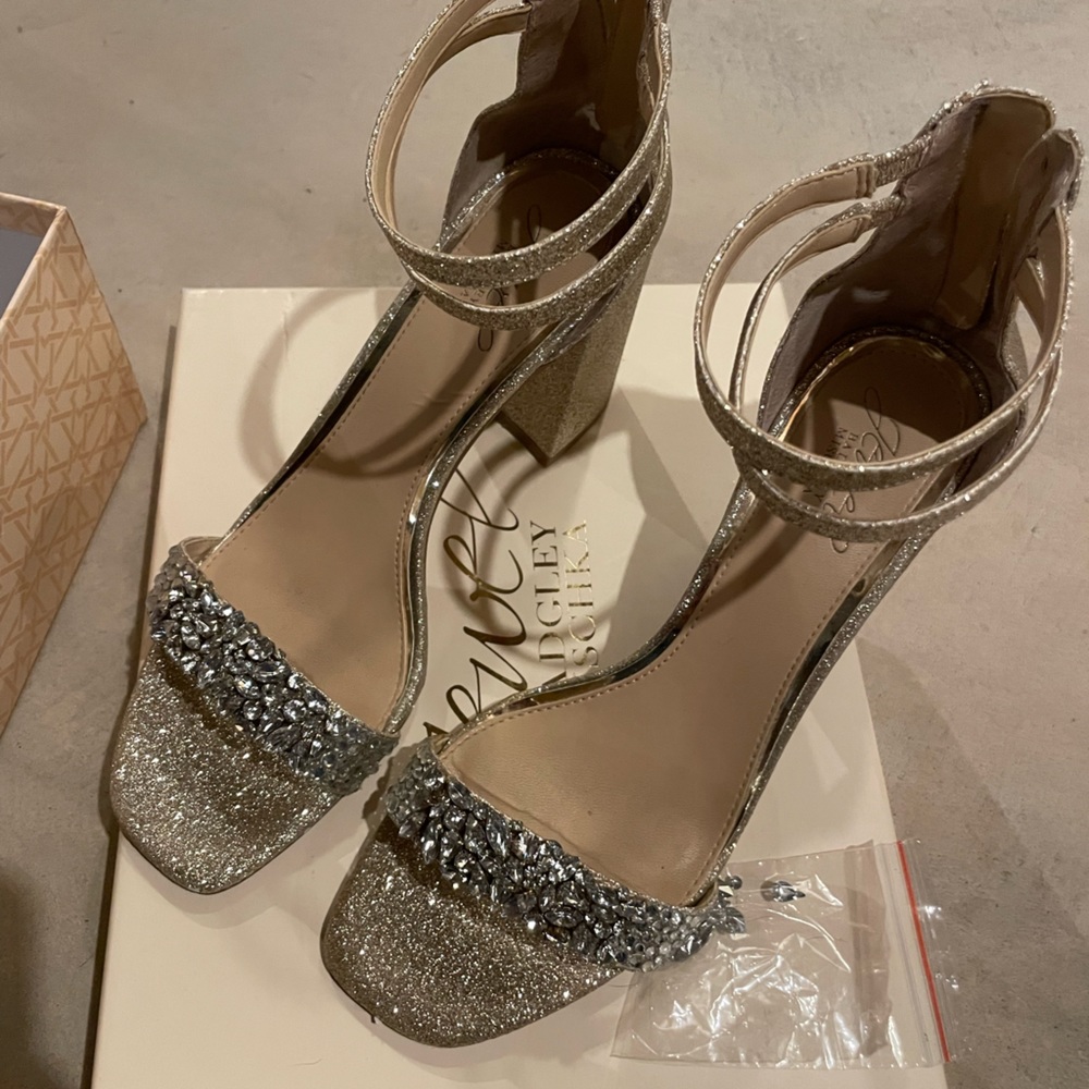 Jewel by Badgley Mischka wedges size 8.5